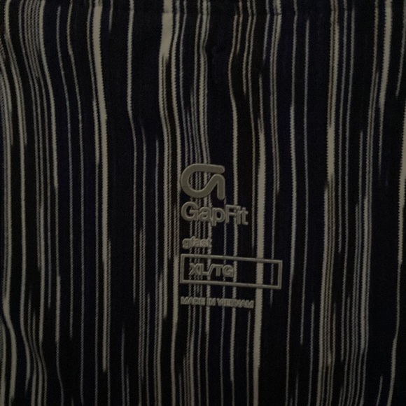 Gap fit high waisted workout capri - Picture 3 of 3